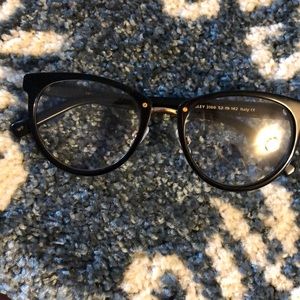 Women’s eyeglasses